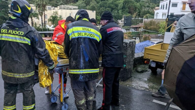 Italia: Una persona muerta y 10 desaparecidas tras deslizamiento de tierra en la isla de Ischia