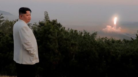Corea del Norte planea la fuerza nuclear 'más poderosa del mundo', dice Kim Jong Un
