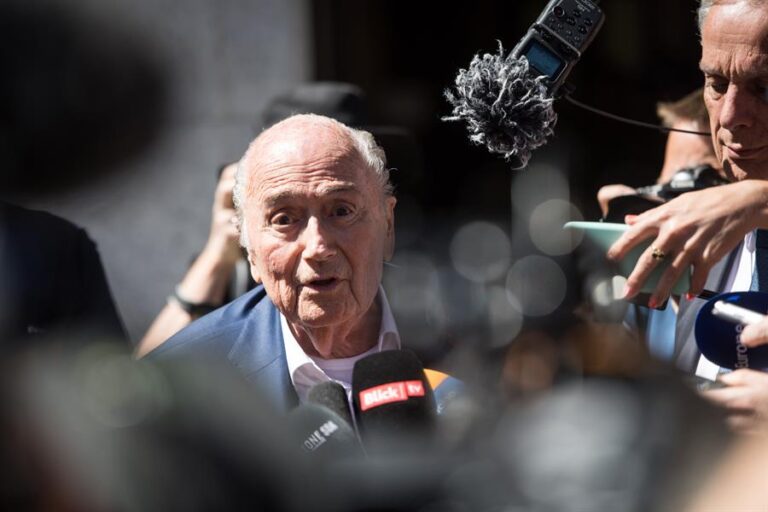 Blatter culpa a Platini del 