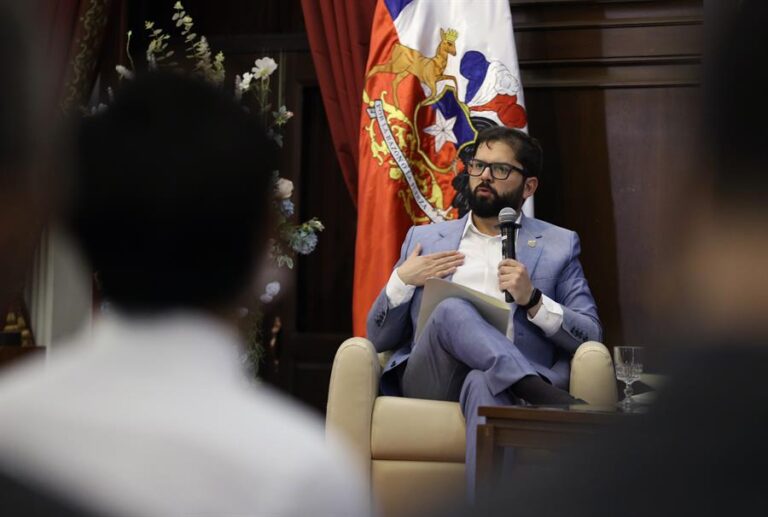 Presidente Boric advierte en Tailandia que Chile no elegirá entre Estados Unidos y China, pese a 