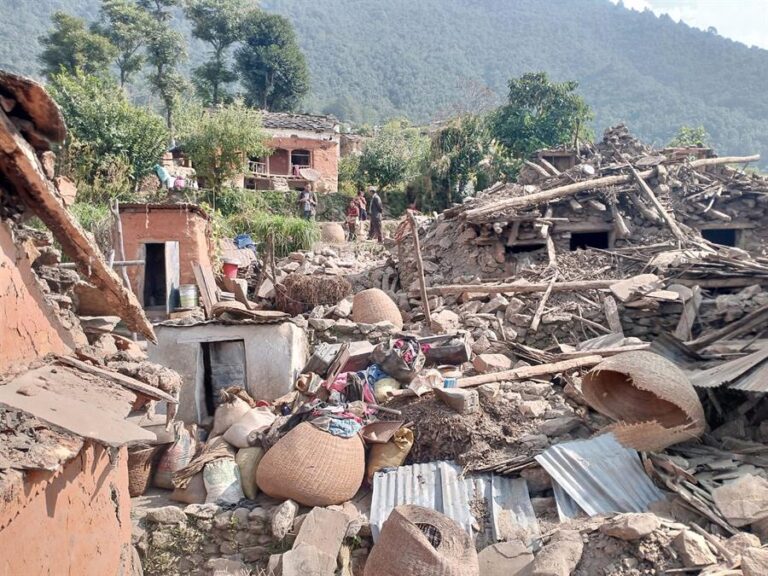 Terremoto de 5,6 en Nepal deja al menos seis muertos y varias casas destruidas