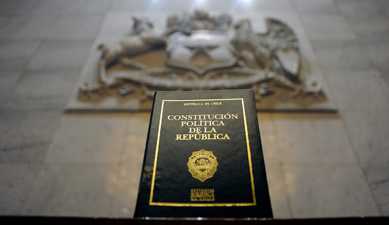Columna de Álvaro Vergara: Una Constitución sin payaseos ni experimentos