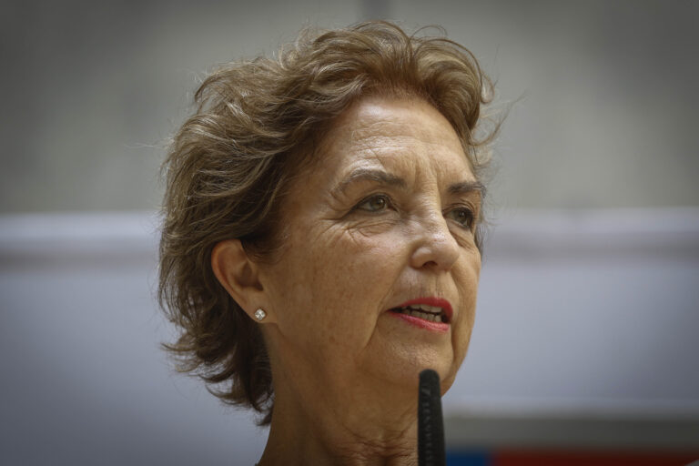 Gloria Hutt compara propuesta del oficialismo con antigua CC: “Quedó demostrado que era inmanejable”
