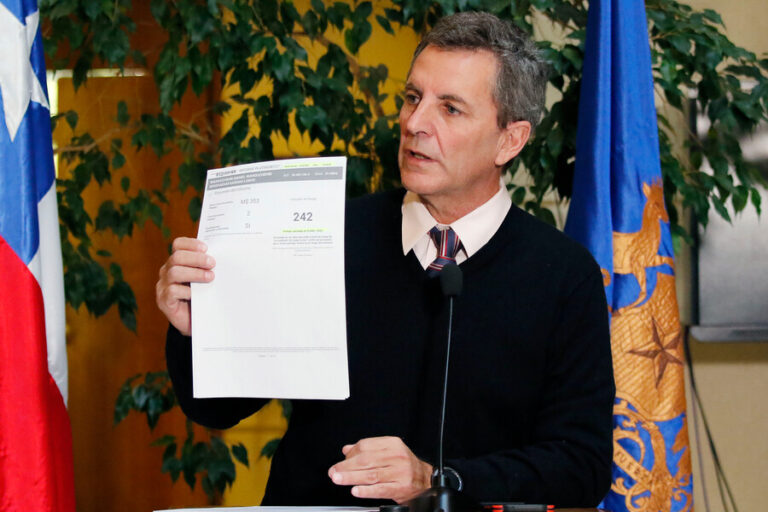 Diputado De la Carrera busca sacar a Manouchehri de la Comisión de Economía mediante moción de censura