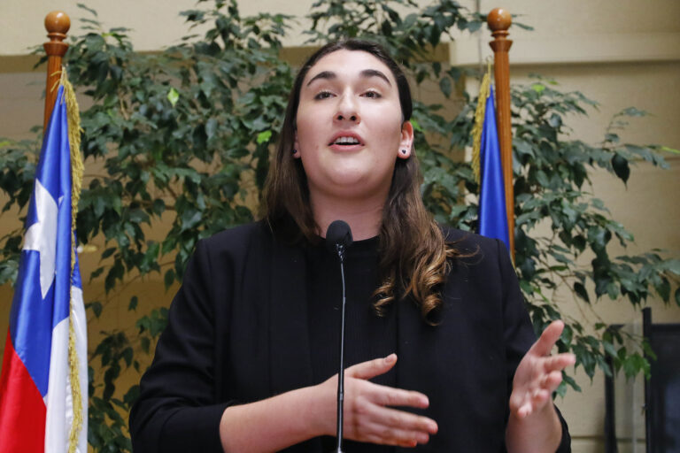 Diputada Schneider ante censuras en comisiones: 