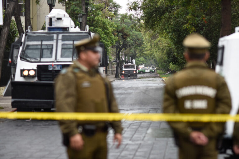 Nueva jornada de violencia en Liceo de Aplicación: Cinco personas fueron detenidas por desórdenes
