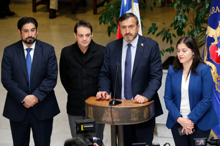 PDG se desmarcó de parlamentarios que firmaron pacto con Chile Vamos para censurar comisiones de la Cámara