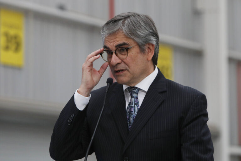 Bencinas: Ministro Marcel anuncia que no habrá variaciones en su precio a partir de esta semana