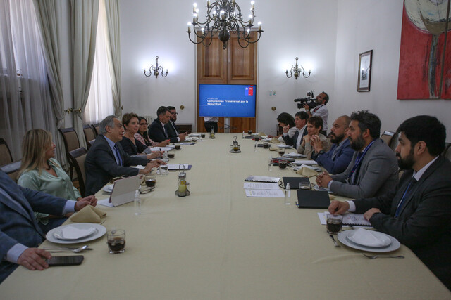 Ministra Tohá se reúne con la oposición para avanzar en una agenda de seguridad