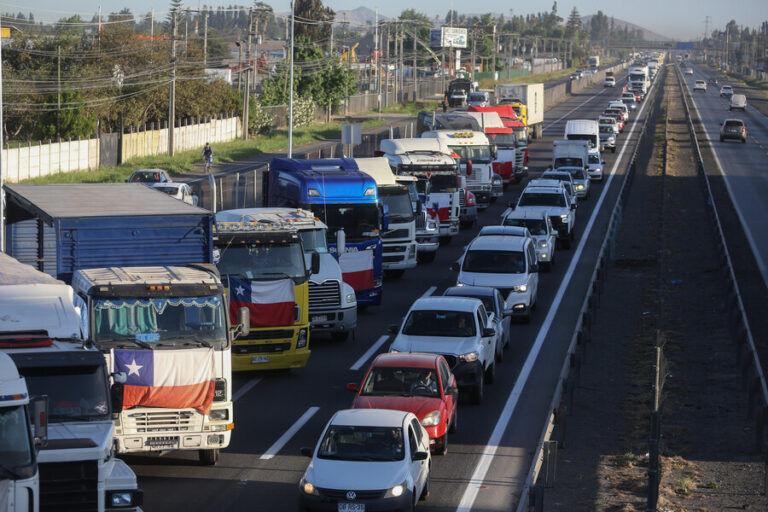 Paro de camioneros: Van 12 detenidos y 31 querellas por Ley de Seguridad del Estado