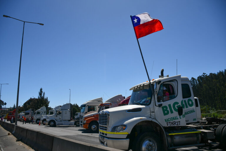 Paro de camioneros: Gremios de exportadores de frutas y supermercados alertan problemas logísticos en las rutas