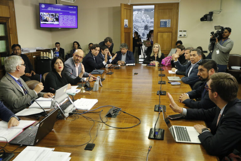 El tenso cruce entre las diputadas Jiles y Cariola a propósito de discusión de un nuevo retiro de fondos de pensión