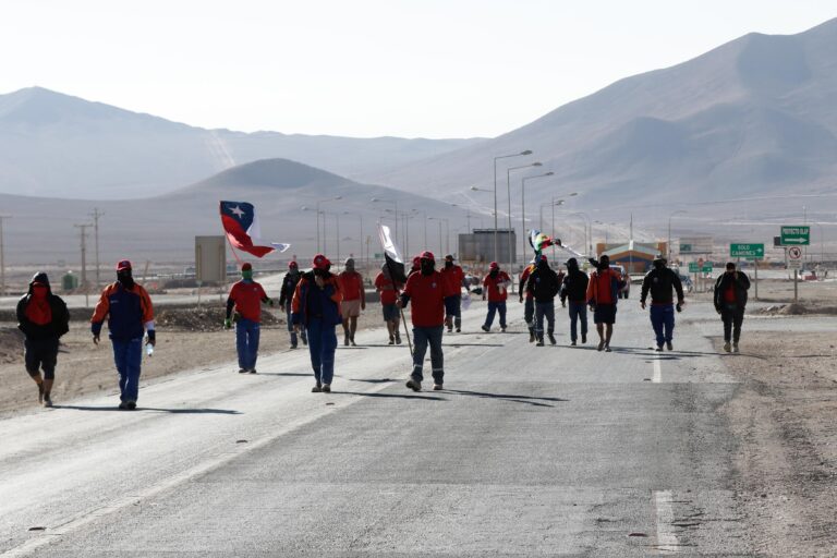 Trabajadores de Minera Escondida anuncian huelga: Alegan 