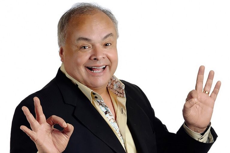 “Rápido, ingenioso y lleno de vitalidad”: Álvaro Salas gana el Premio Nacional de Humor 2022