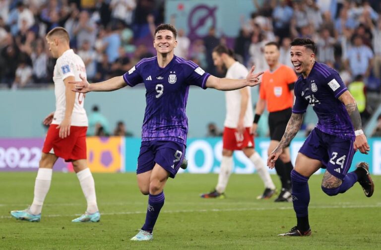 Argentina superó con claridad a Polonia y se metió en octavos como líder de su grupo
