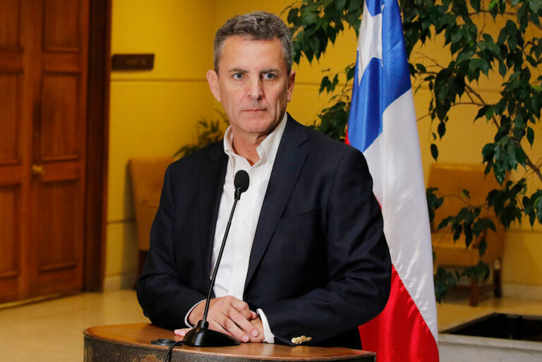 Diputado De la Carrera ingresó reforma constitucional para disminuir en 43% la dieta parlamentaria