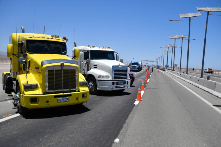 Camioneros mantendrán paro tras no llega a acuerdo con el Gobierno: Presentación de querellas interrumpieron las conversaciones