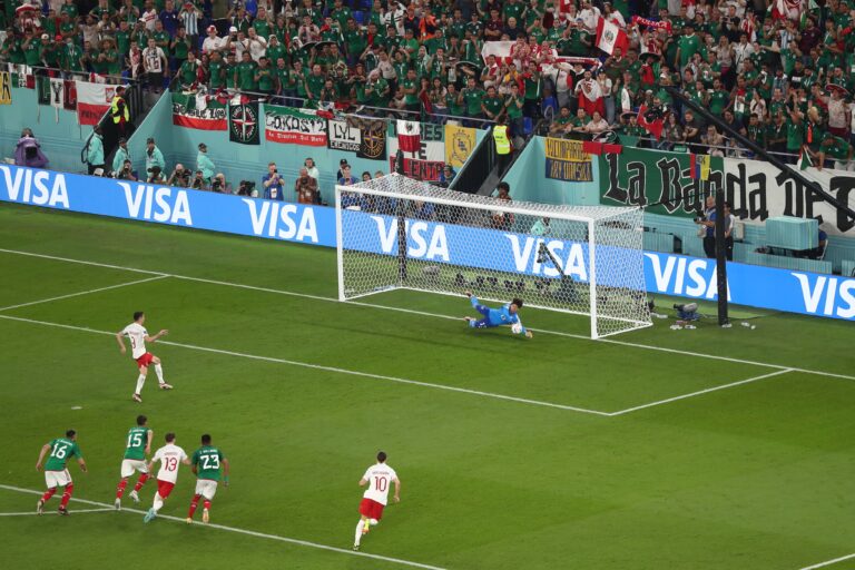 México empató sin goles ante Polonia tras heroico despliegue de Ochoa en Qatar 2022