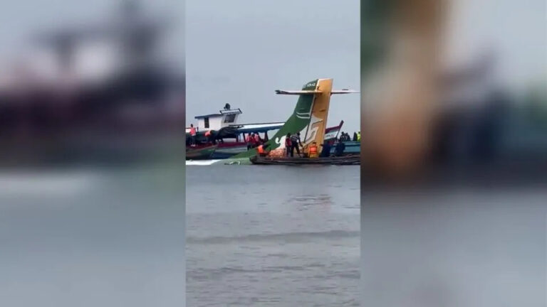Al menos 19 personas fallecieron en un accidente de avión en Tanzania