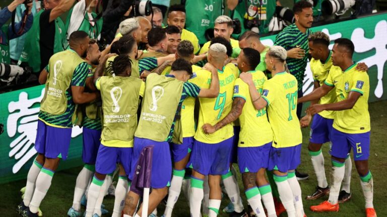 Con golazo de Casemiro a los 83': Brasil triunfa ante Suiza y pasa directo a los octavos de final