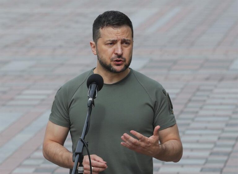 ¿Debe Volodymyr Zelensky exponer ante el Congreso chileno?