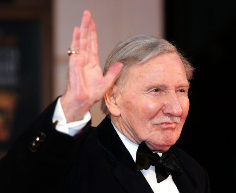 Leslie Phillips, actor que dio voz al Sombrero Seleccionador en 