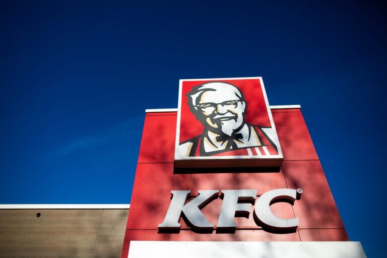 KFC de Alemania se disculpa por promoción para conmemorar la Noche de los Cristales Rotos, el violento ataque del régimen nazi