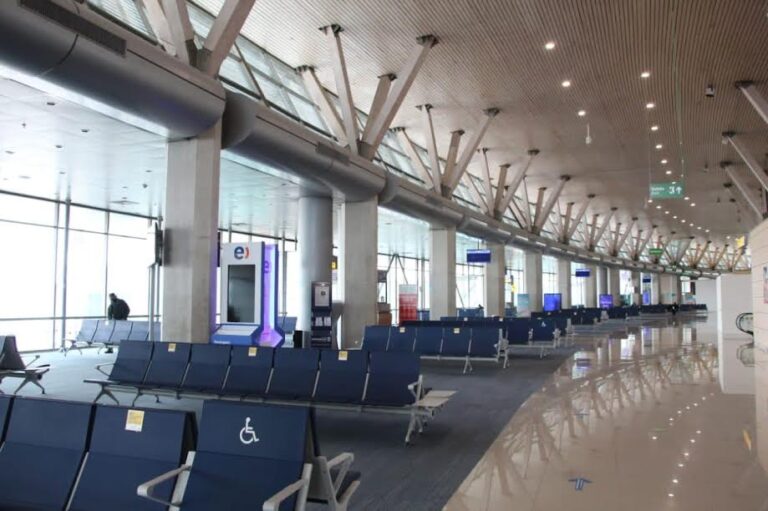 MOP anuncia investigación para dar con responsables de exponer pornografía en pantallas del aeropuerto de Concepción