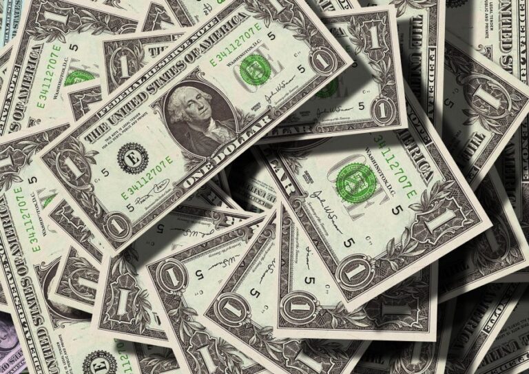 Caída semanal en el valor del dólar: ¿Qué significa y cómo afecta a la economía chilena?