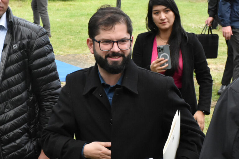 Cadem: Aprobación al presidente Boric subió 8 puntos tras presentación de proyecto de reforma a las pensiones