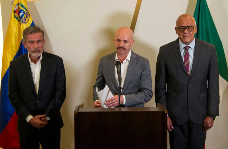 Gobierno de Venezuela y oposición firman acuerdo para atender la crisis humanitaria