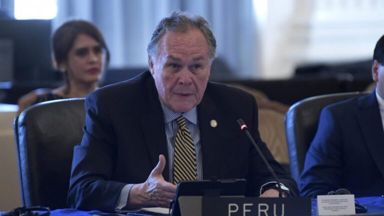 Renuncia el embajador de Perú ante la OEA tras el anuncio de Castillo