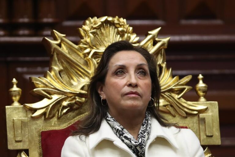 Congreso de Perú cita a Dina Boluarte para que jure como jefa de Estado