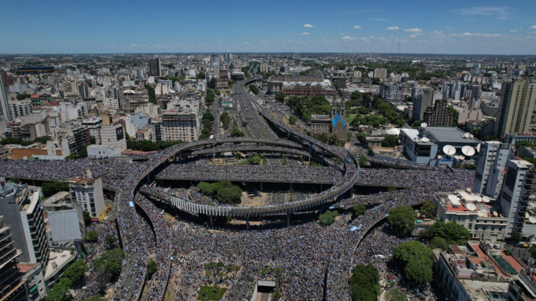 La selección de Argentina no pudo llegar al Obelisco y debieron ser traslados en helicópteros por seguridad