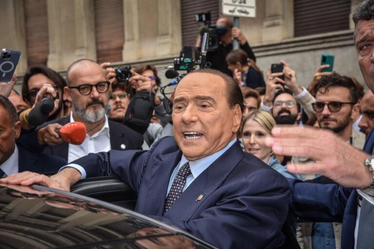 Berlusconi promete “un autobús de prostitutas” a los jugadores del Monza si logran vencer a un equipo grande