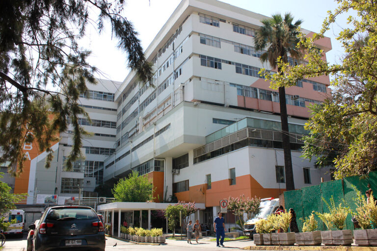 Persona murió tras caer desde el séptimo piso del Hospital San Borja: Indagan las causas del incidente