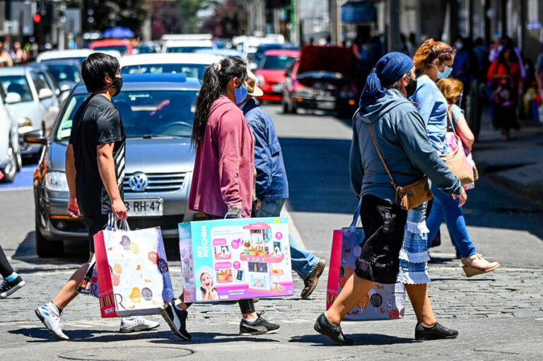 Fiestas, vacaciones y más: Expertos entregan recomendaciones para lidiar con el estrés de fin de año
