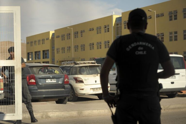Reos se graban cortándole un dedo a interno en Colina 2: Hecho fue confirmado por Gendarmería