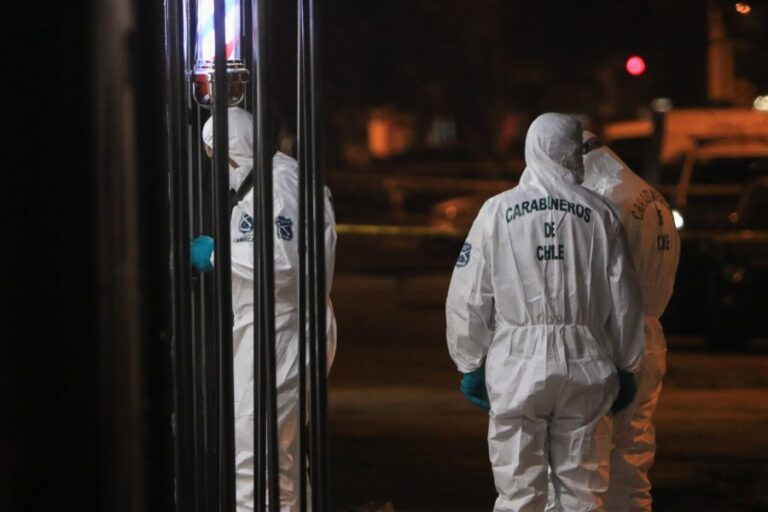 Dos personas murieron tras ser atropelladas en la Alameda: Conductor se fugó del lugar