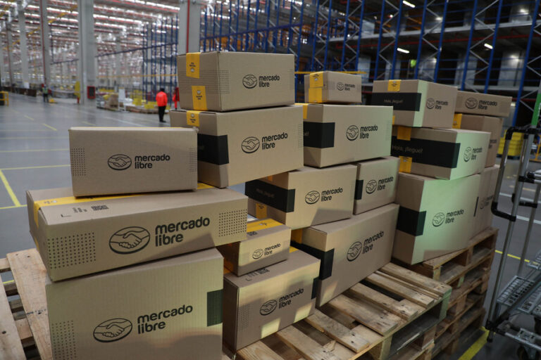 Fiscalía confirmó detención de presunto implicado en robo a bodegas de Mercado Libre: Quedó en prisión preventiva