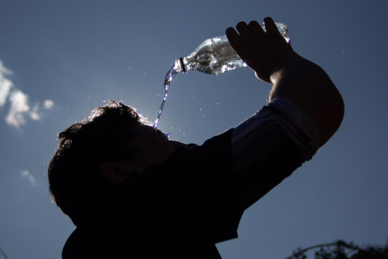 Termómetros llegarían hasta 34 C°: Nueva ola de calor azota la zona central del país esta semana