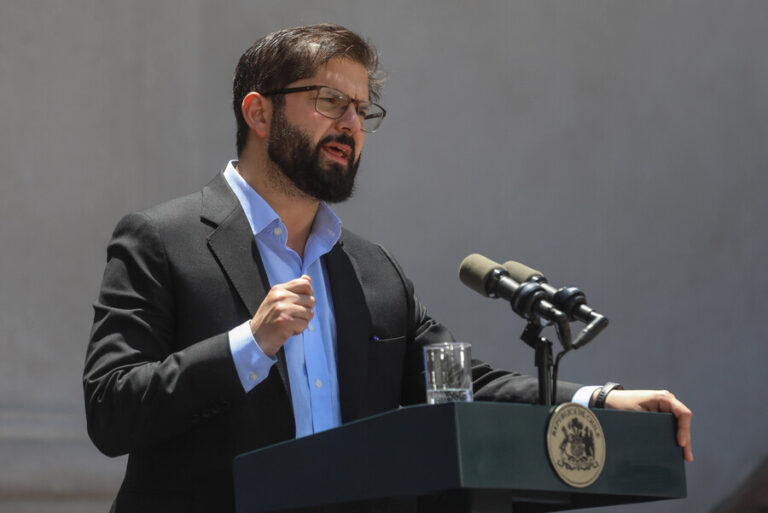 Cadem: Desaprobación al presidente Boric subió a 65% y temor a la delincuencia alcanzó un 80%