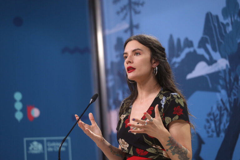 Ministra Vallejo insta al Senado a tomar una decisión: 