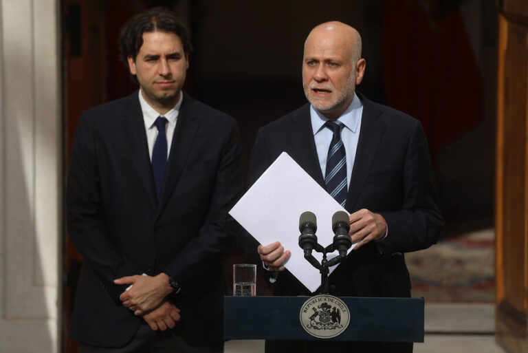 Cadem: 51% está de acuerdo con que la nueva Constitución sea redactada por 50 constituyentes electos y 24 expertos