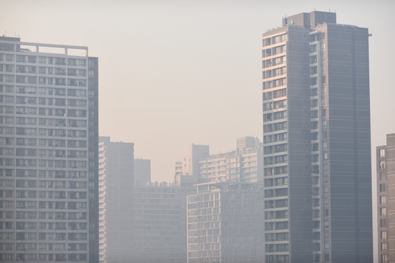 Autoridades decretan alerta por riesgo sanitario: Suspenden actividades físicas y clases en la RM