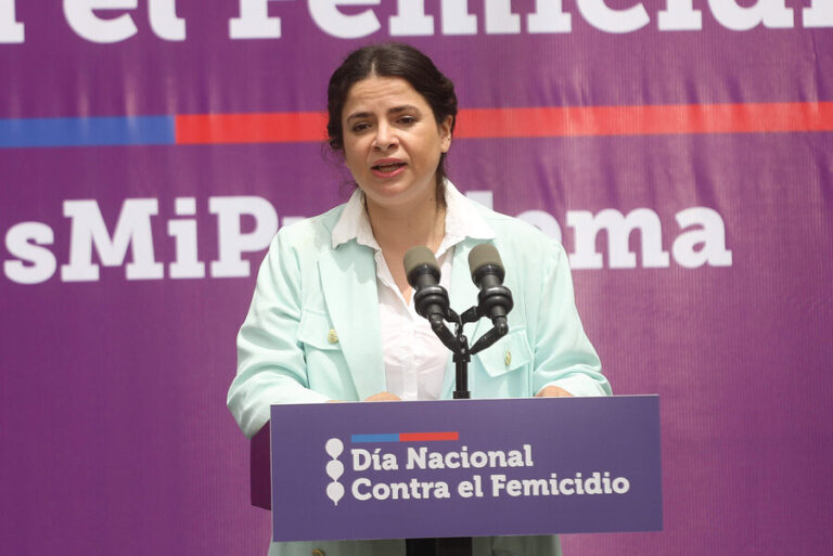 Ministra Orellana por muerte de matrona en Arica: 
