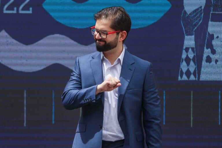 “Manifiéstense con libertad”: Pdte. Boric fue ovacionado durante presentación de Fabrizio Copano en Viña 2023