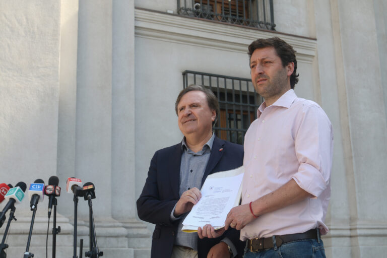 Oposición tras indulto: Desde la UDI llamaron a ministra Ríos a renunciar y en RN barajan acusación constitucional