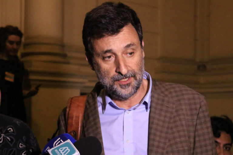 Este lunes se retoma el diálogo constituyente: Oficialismo acusa influencia de Amarillos en Chile Vamos