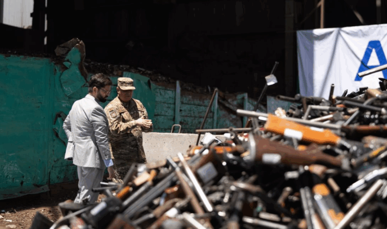 Pdte. Boric lideró masiva eliminación de armas: Se destruyeron 3.700 más que en 2021
